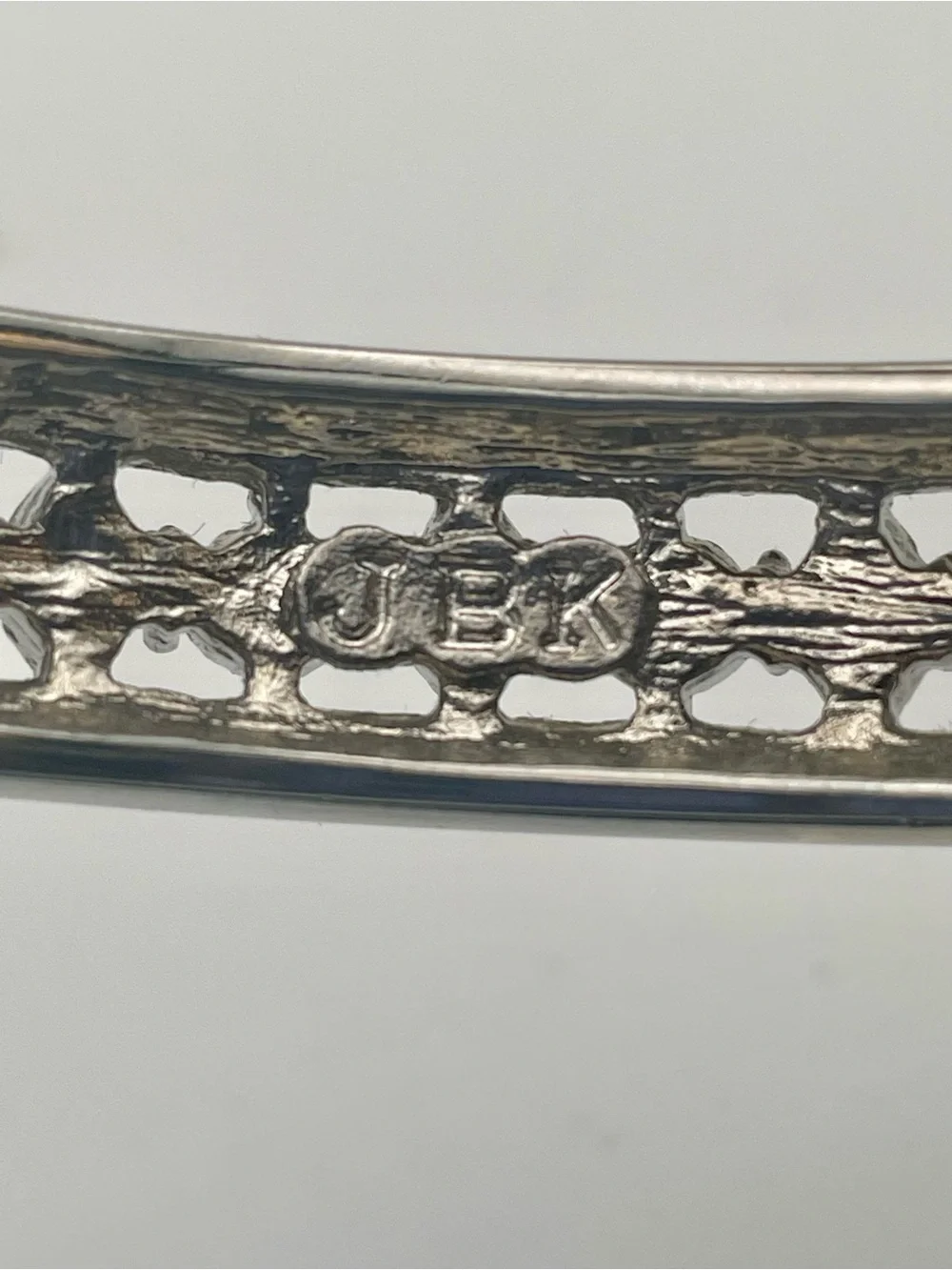 JBK Camron & Kross Silver Tone Hinged Bangle Bracelet. Size 8 inch